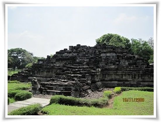 Candi Bubrah pada 2009 (Foto: tarabuwana.blogspot.com)