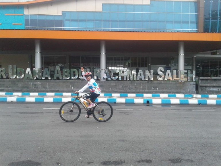 Bandara Abdulrachman Saleh, 4km utara rumah. Dokpri