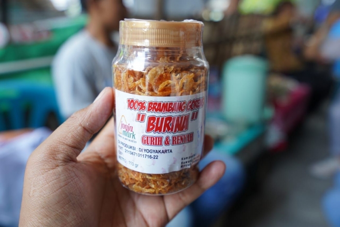 Brambang goreng yang sudah siap jual