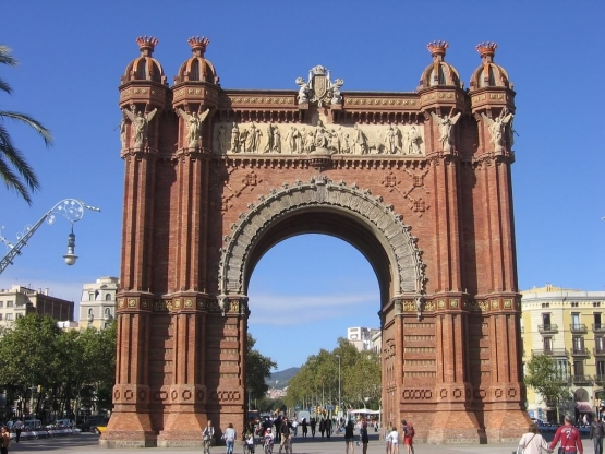 21-Arco-de-Triunfo-de-Barcelona-Gambar-Foto-Tempat-Wisata-Terbaik-di-Barcelona-Spanyol