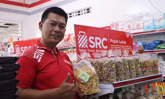 Pak Iswanto pemilik toko SRC Rukun (dok. pri)