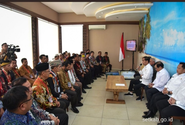 Presiden Jokowi di depan Masyarakat Kalimantan | sumber: setkab.go.id