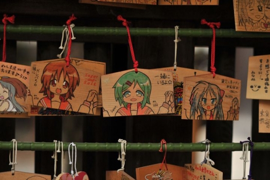 religiousstudiesproject.com | Gambar2 manga Anohana di Chichibu Shrine, tempat persembahyangan agama Shinto Jepang