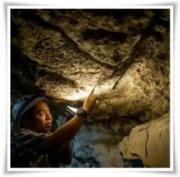 AA di dalam gua (Foto: Pusat Penelitian Arkeologi Nasional)