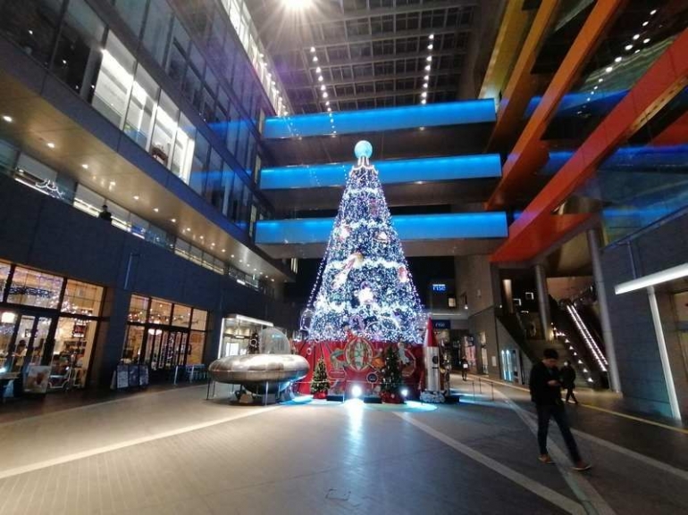 Pohon Natal besar di Futakotamagawa Rise, Tokyo | Dokumentasi pribadi