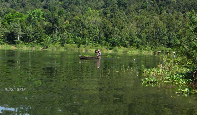 Sambil memotret kehidupan petani di sana. Dokpri