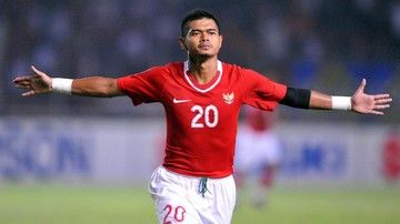 Bambang Pamungkas kala masih aktif menjadi andalan timnas Indonesia. (CNNIndonesia.com)