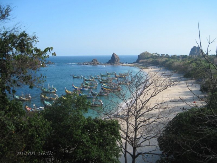 Nikmati keindahan Pantai Tanjung Papuma. Dokpri
