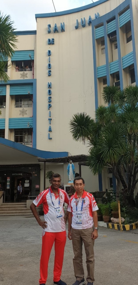 Mendampingi Kolonel Laut dr. Wiweka, MARS, Koordinator Medis Kontingen di San Juan de Dios Hospital Manila, tempat atlet Kick Boxing Indonesia dirujuk