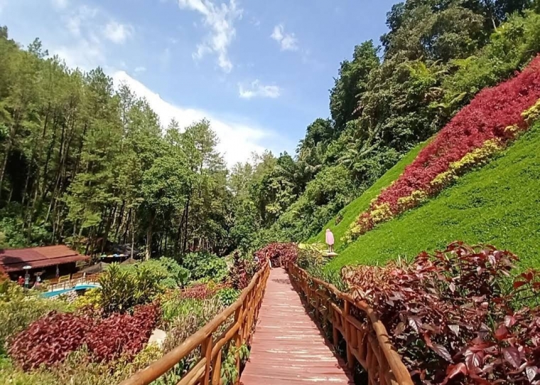 Panorama Air Terjun Srambang Park Ngawi Bikin Betah Panorama Air Terjun Srambang Park Ngawi Bikin Betah