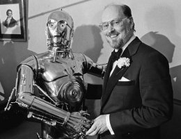 John Williams bersama C-3PO (thefilteredlens.com)