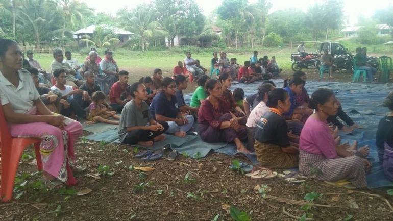 Masyarakat desa Adobala, Pulau Adonara NTT antusias mengikuti penyuluhan hukum |Dokpri