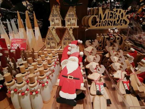 Pernak-pernik natal yang dijual | Dokumentasi pribadi