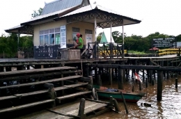 Pos penjualan tiket objek wisata Pulau Kembang (sumber foto: J.Haryadi)