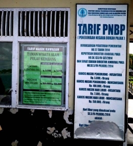 Daftar tarif masuk ke Objek Wisata Pulau Kembang (sumber foto: J.Haryadi)