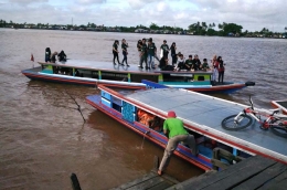 Dermaga pelabuhan perahu di Pulau Kembang (sumber foto: J.Haryadi)