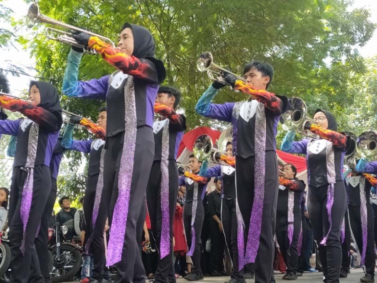 Penampilan Marching Band Gita Pakuan (sumber foto: J.Haryadi)