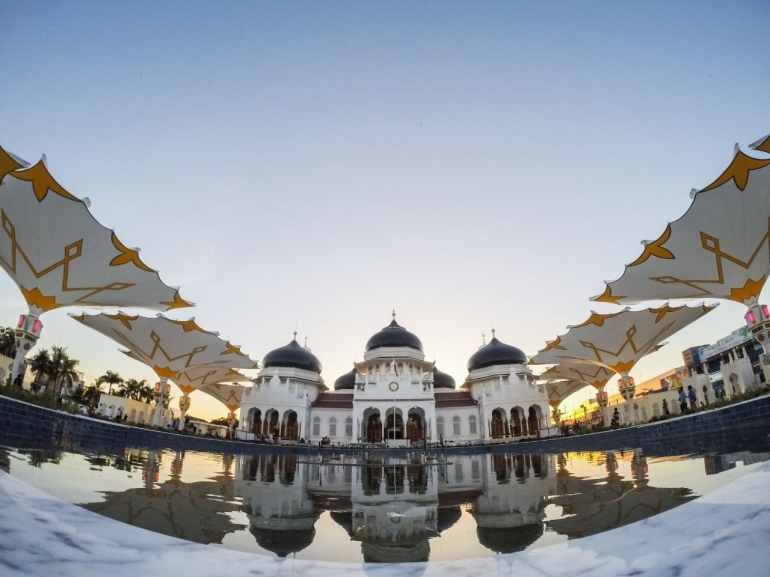 sebuah bangunan masjid menjadi salah satu objek wisata di Aceh (sumber: dokumentasi Pemerintah Aceh)