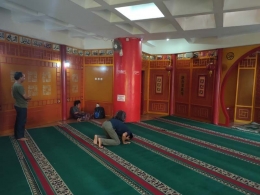 Suasana dalam Masjid Al-Imtizaj Bandung (sumber foto: J.Haryadi)