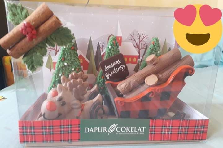 Bingkisan Natal berupa paket coklat merry Christmat. Photo by Ari
