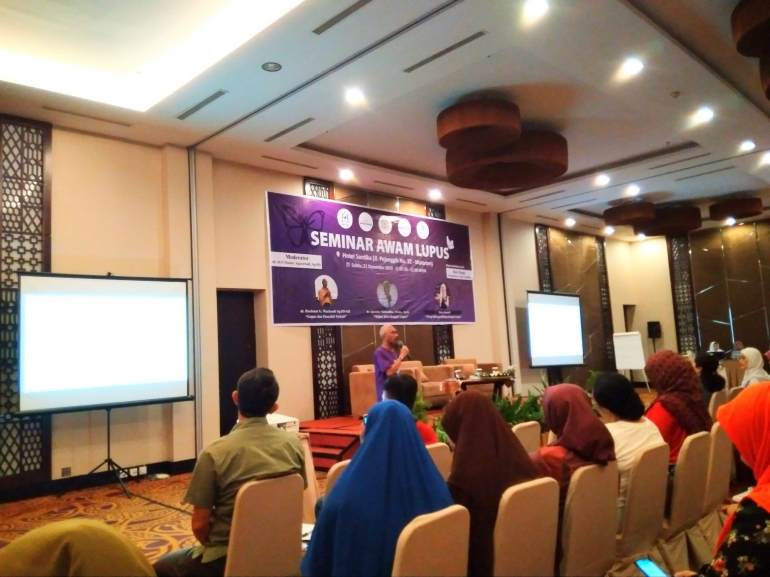 Seminar awam lupus di Mataram, Sabtu 21 Desember 2019 (Sumber: dokumentasi pribadi) 