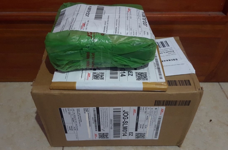 Paket-paket yang dihantarkan oleh J&T Express tiba dengan aman dan utuh (dok. pri).
