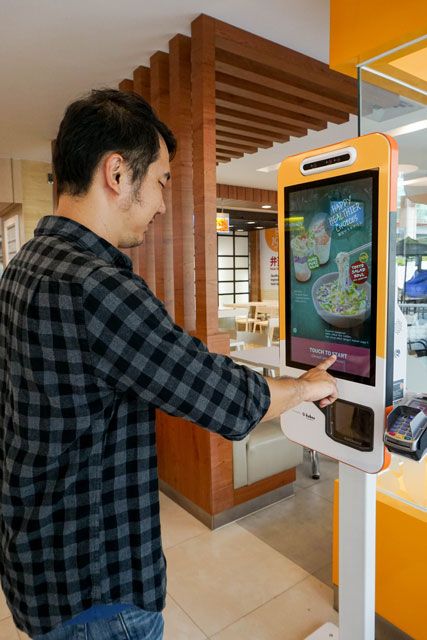 Coba ah order makanan di HokBen pakai digital kiosk nya :)|Dokpri