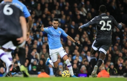 Riyad Mahrez (Manchester City) vs Leicester Sumber:@premierleague