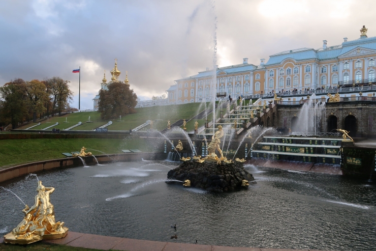 Grande Cascade di Peterhof, St. Petersburg. Sumber: Dokumentasi Pribadi