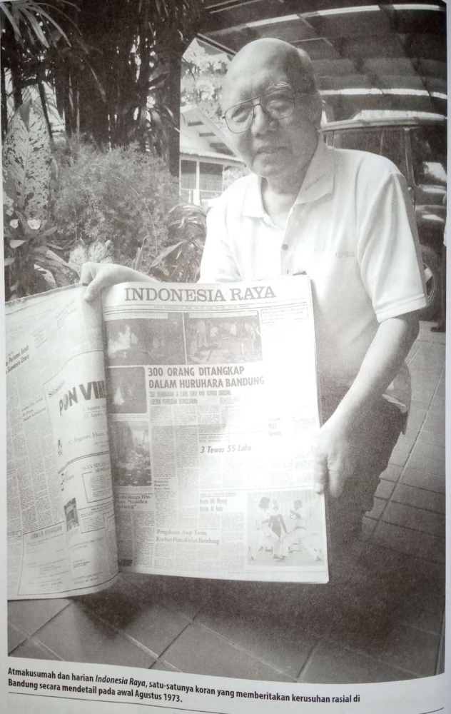 Atmakusumah bersama harian Indonesia Raya.