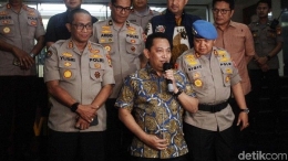 Kabareskrim Komjen Listyo Sigit Prabowo saat mengumumkan penangkapan pelaku penyerangan terhadap Penyidik KPK Novel Baswedan, 27/12/2019 (detik.com). 