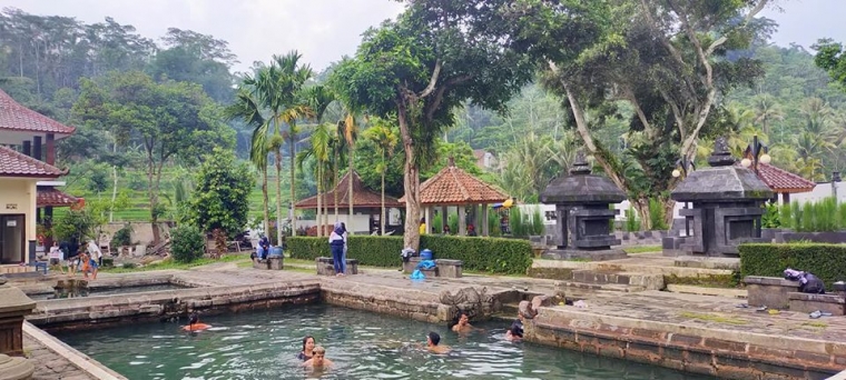Magelang Bersabuk Gunung Dan Kemilau Pesawahan Halaman 1