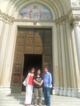 ket.foto: bersama adik kami Margaretha yang bersuamikan orang Italia/dokumentasi pribadi