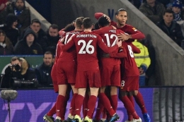 Selebrasi gol pemain Liverpool, setelah Firmino mencetak gol ke gawang Leicester City. Sumber foto: AFP/ OLI SCARFF