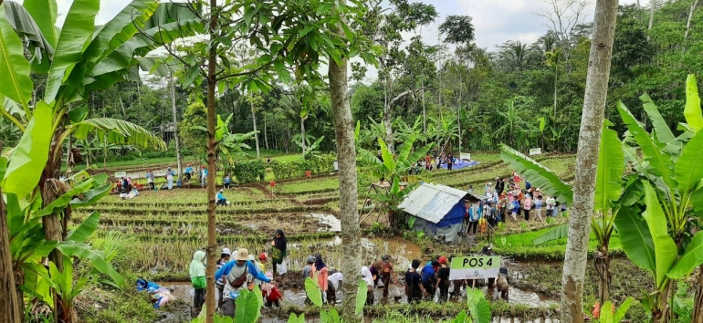 Para peserta berkelompok di pos masing-masing (dokpri)