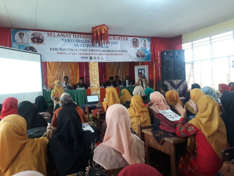 Workshop penyusunan buku ajar di kota Solok 
