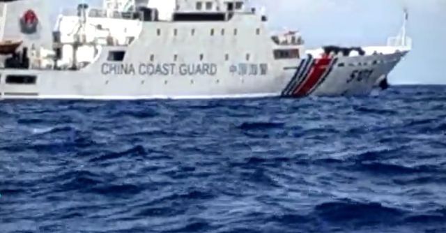Kapal coast guard China mengusir nelayan Indonesia di perairan Natuna | Gambar: kumparan.com/istimewa