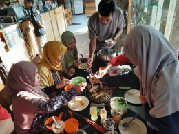 Menikmati Korean Food bersama komunitas Bolang di Aventree BBQ & Homestay Malang|Dok. Pribadii 