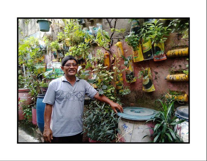 Pembina Proklim Sunter Jaya Sutarno yang berinisiatif membentuk kampung hijau. (foto dokumentasi pribadi)