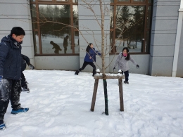 Keseruan anak-anak main lemparan salju di Rusutsu Ski Resort (dokpri)