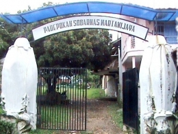 Lawang Jagat, pintu gerbang Padepokan Sobarnas Martawijaya | Dokpri