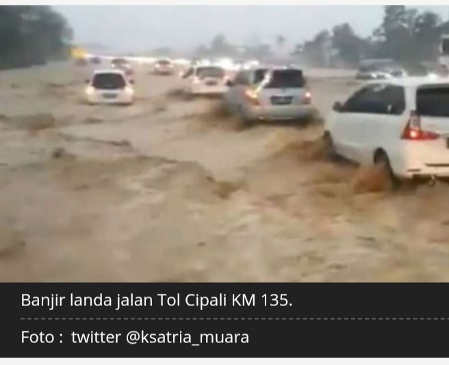 Banjir--twitter/@ksatria_muara