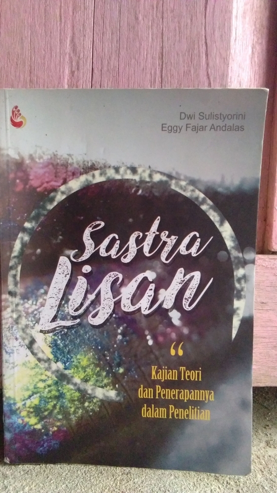 Buku Sastra Lisan: Kajian Teori dan Penerapannya dalam Penelitian (dokumen pribadi) 