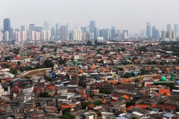 Pemukiman penduduk di Jakarta | Gambar: bloomberg.com