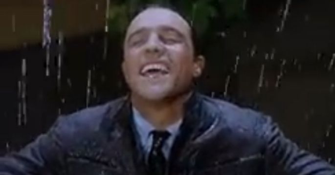 Tarian hujan yang ikonik (dok Youtube/MGM)