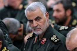 Mayor Jenderal Qasem Soleimani, komandan Pasukan Quds yang merupakan cabang dari Garda Revolusi Iran | BBC