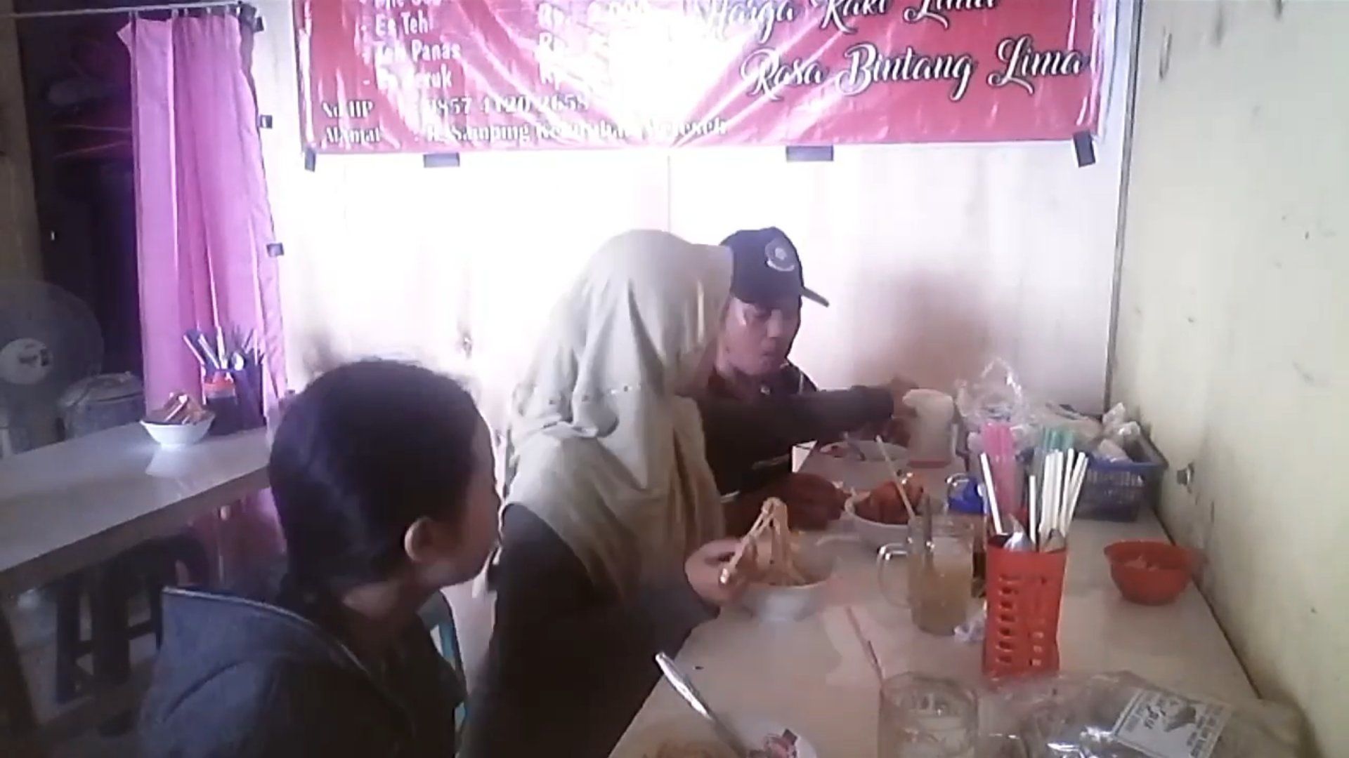 Meja pelanggan dalam ruangan/dokpri