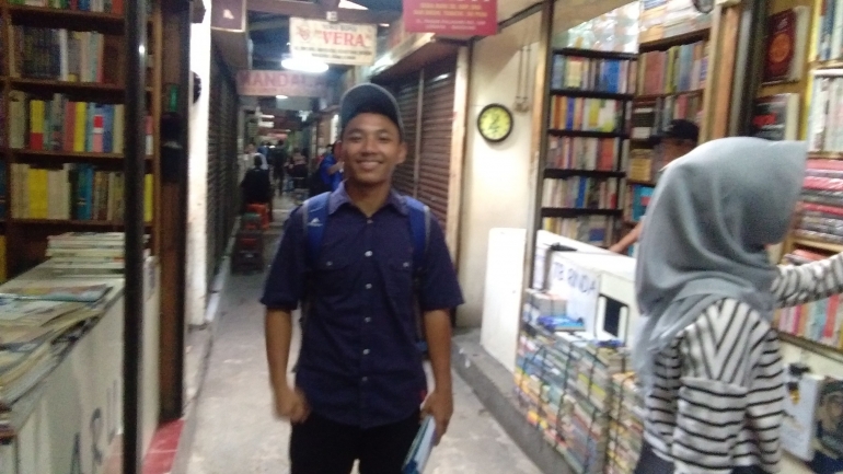 Foto saya ketika mengunjungi Bursa Buku Palasari (3/1/2020).