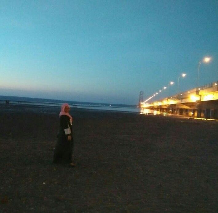 Pengunjung bisa berjalan hingga beberapa meter dari bibir pantai saat air laut surut