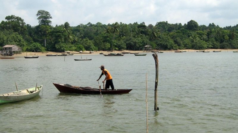 Kegiatan nelayan tradisional di Kepulauan Riau (Foto: Marahalim Siagian)